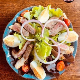 สลัดเนื้อวากิวย่าง