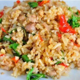 ข้าวคลุกกะเพราหมูชิ้น