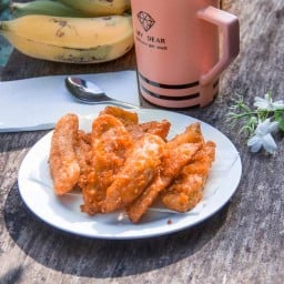 กล้วยทอดป้าแต๋ว หน้าร้านแก้วการไฟฟ้า