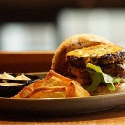 เบอร์เกอร์เนื้อวากิวและชีส