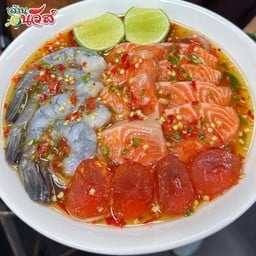 ยำแซลมอนกุ้งสด+ไข่แดงเค็ม