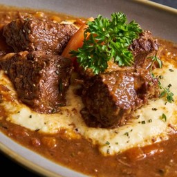 สตูว์แก้มวัววากิวและมันบด