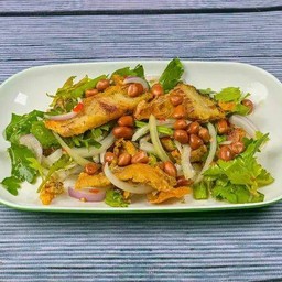 ยำปลาสลิดทอดกรอบ