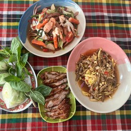 ยำมะม่วงปลากรอบ