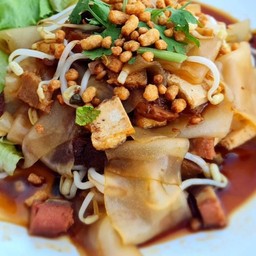 สุนิสา ก๋วยเตี๋ยวหลอดทรงเครื่อง หมี่คลุก