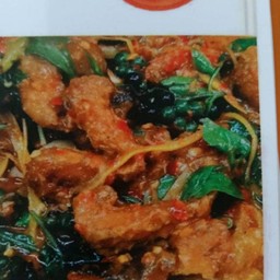 ปลากระพงผัดเผ็ด