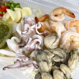 ข้าวหน้าทะเล น้ำจิ้มแซ่บซี้ด