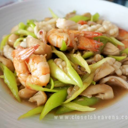 ข้าวทะเลผัดพริกอ่อน