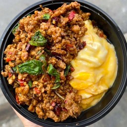 [อร่อยซ่ากับโค้ก] กะเพราหมูสับไข่ข้น +  โค้ก ออริจินัล (กระป๋อง)