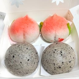 [อร่อยซ่ากับโค้ก] ชุดซาลาเปาไส้หวานเจ งาดำ2 ซิ่วท้อ2 +  แฟนต้า กลิ่นส้ม (กระป๋อง)