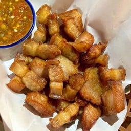 สามชั้นทอดน้ำปลา