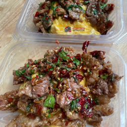 ข้าวกะเพราเนื้อเสือแซ่บ