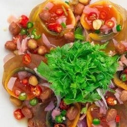 ยำไข่เยี่ยวม้าสีทอง