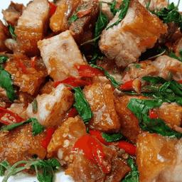 กระเพราหมูกรอบ