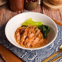 บะหมี่ หมูแดง หมูกรอบ ต้มยำ