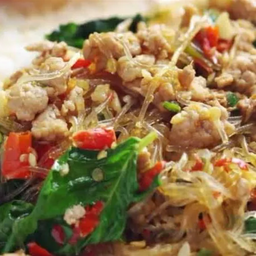 ข้าวกระเพราวุ้นเส้นหมูชิ้น