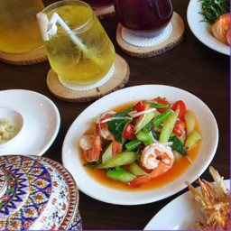 ยำคะน้ากุ้งสด