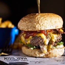 Madcow burger by toni santos Tonsak market