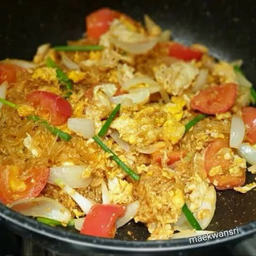 วุ้นเส้นผัดไข่หมูชิ้น