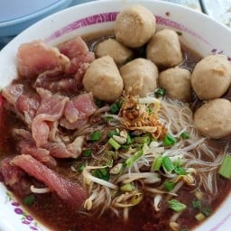 ก๋วยเตี๋ยวแชมป์โพธิ์แก้ว