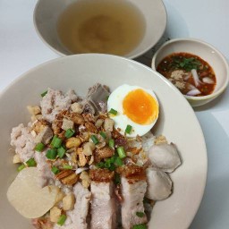 ข้าวต้มแห้งชายคลอง&เกาเหลาเลือดหมู