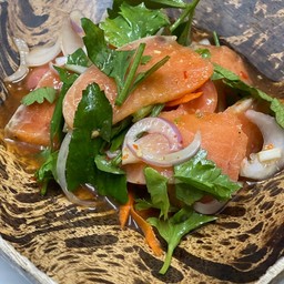 ยำปลาแซลมอน