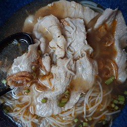 Bun Thit Hue (spicy soup) ขนมจีนหน้าหมูคุโรบูตะ น้ำซุปเผ็ด