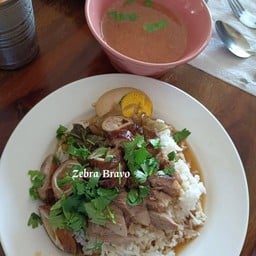 60 บาท ได้ทั้งเนื้อ ไส้ ไข่ ผักดอง น้ำซุป