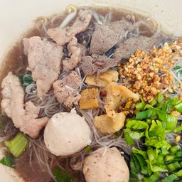ร้านก๋วยเตี๋ยว สโมสร
