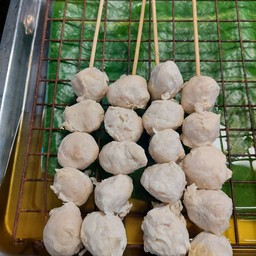 ลูกชิ้นหมูปิ้ง