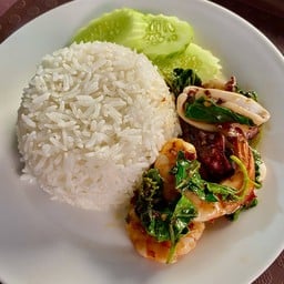 ข้าวราดกะเพรา ทะเล