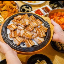 ข้าวหมูย่างเกลือ กระเพราไฟลุก อาหารตามสั่ง อาหารเกาหลี(สูตรต้นตำรับ)