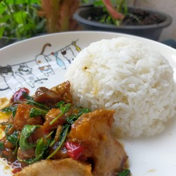 กะเพราหมูกรอบ