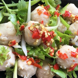 ยำลูกชิ้นหมู