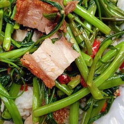 ผักบุ้งหมูกรอบราดข้าว