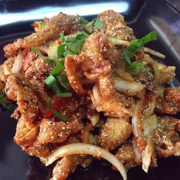 ยำหนังไก่กรอบแซ่บซิ้ด