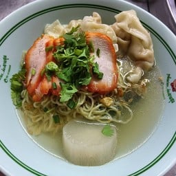 บะหมี่เกี๊ยวหมูแดง