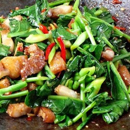 คะน้าหมูกรอบ(กับข้าว)