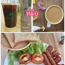 ชุดอาหารเช้า (ไข่ดาว2ไส้กรอก2เบค่อน2ขนมปัง1แผ่น)+เครื่องดื่มเย็นเลือกคาปูชิโน่/ลาต้เย็น