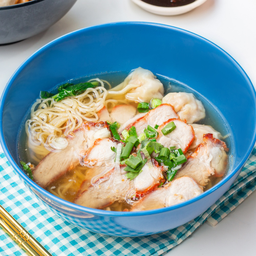 บะหมี่เกี้ยวน้ำหมูแดง