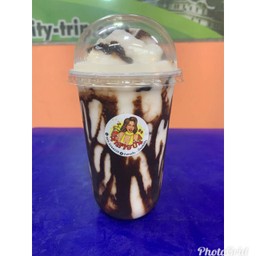 นมพี่หมีปั่นราดซอสช็อกโกแลต