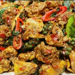 ผัดเผ็ดไก่บ้าน