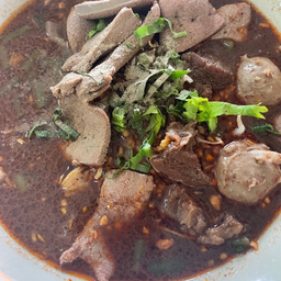 เกาเหลาเนื้อน้ำตก