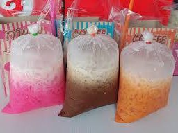 นมสดเย็น ถุงกระดาษ Iced fresh milk, paper bag 冰鲜奶、纸袋