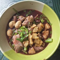 นเตี๋ยวน้ำตกเตี๋ยวหมูตุ๋น & ตามสั่ง ร้านน้ำตาล