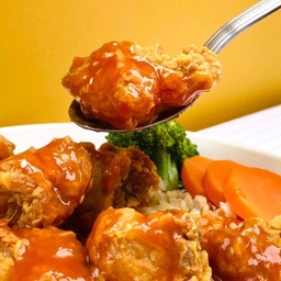 ข้าวไก่ทอดซอสส้ม [Orange Fried Chicken]