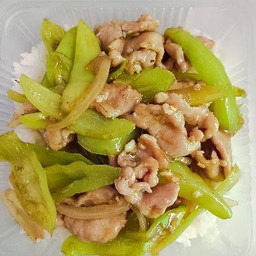 ผัดพริกหยวกราดข้าว