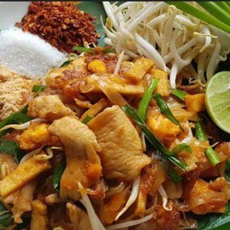 ผัดไทยไก่