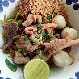 ก๋วยเตี๋ยวเรือแห้งพิเศษ