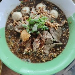 ก๋วยเตี๋ยวเรือน้ำตกต้มยำ